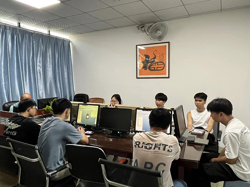 东莞万江天骄职校设计班上课中
